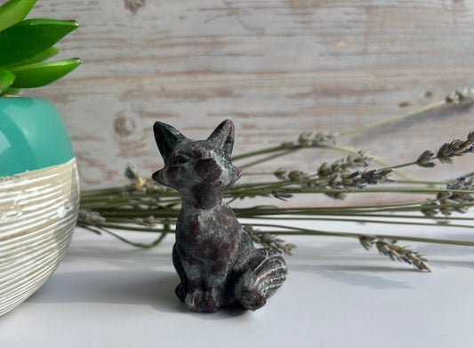 Garnet Fox Carving - Vitality Passion Grounding